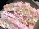 video-viral-uang-pecahan-rp-100000-berserakan-di-mobil-milik-tim-pemenangan-pilbup-mojokerto.jpg