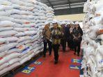 wali-kota-malang-sutiaji-melihat-stok-beras-di-gudang-milik-bulog-beberapa-waktu-lalu.jpg