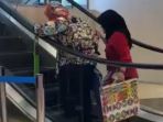 wanita-salah-naik-eskalator-di-jakarta_20171211_221252.jpg