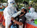 warga-bangkalan-swab-test-antigen-jembatan-suramadu.jpg