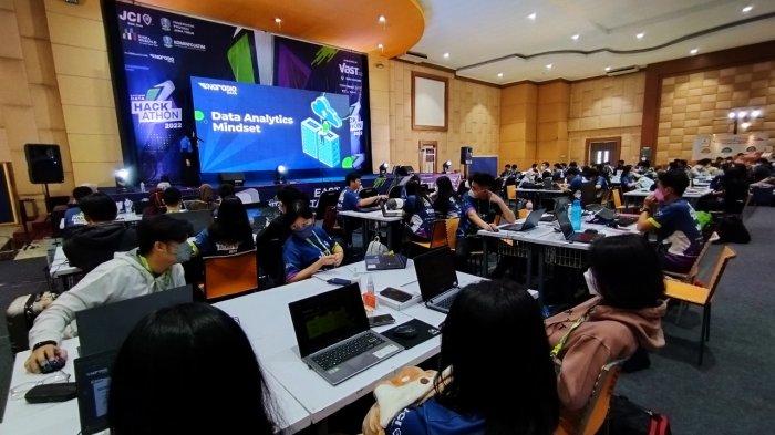 Ratusan Mahasiswa Adu Cerdas Di East Java Data Hackathon 2022 - Surya ...
