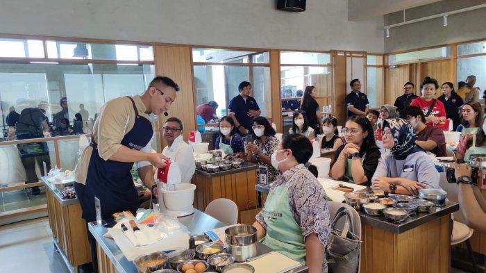 First Media Kembali Gelar Kelas Membuat Kue Bersama Chef Yuda Bustara