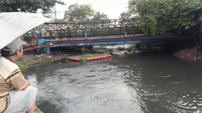 Saat Hujan Deras Bermain di Pinggir Kali, Terpeleset dan Terjatuh Terbawa Arus Sungai Ciliwung