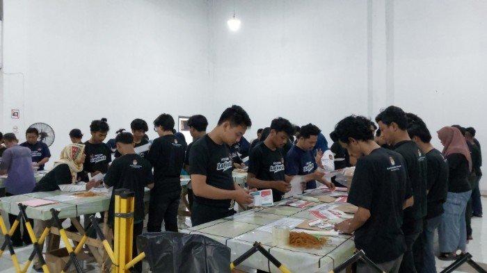 KPU Kota Tangerang Mulai Lakukan Penyortiran dan Pelipatan Surat Suara Jelang Pilkada Serentak 2024