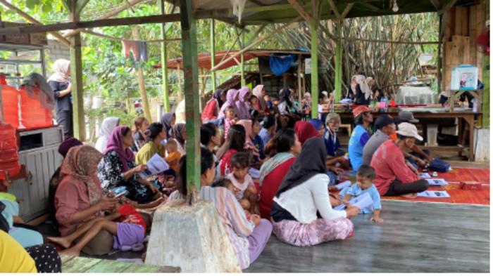 Sosialisasi pengolahan ikan lele yang dilakukan oleh dosen dan Mahasiswa Universitas Singaperbangsa Karawang (Unsika) di Desa Pasirukem, Kecamatan Cilamaya Kulon, Kabupaten Karawang. dalam mendukung pemberdayaan masyarakat melalui pembuatan kolam budidaya ikan lele. Kegiatan ini merupakan bagian dari PMM Unsika.