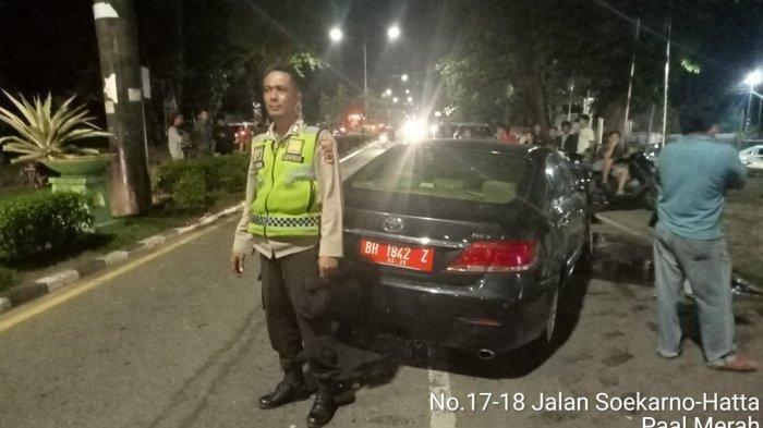 Sedan Camry DPRD Jambi Diduga Dipakai Mesum, di Dalamnya ada Wanita Tanpa Busana