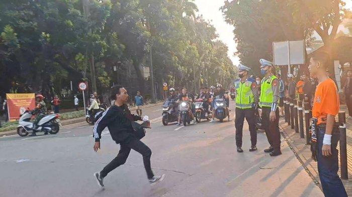 FAKTA Seorang Pria Sempat Dituduh Provokator Karena Bawa Batu di Laga Persija vs Persebaya di GBK