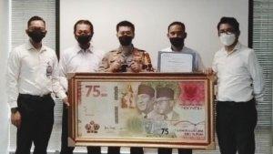 BI-memberikan-penghargaan-kepada-Kapolsek-Cileungsi-Kompol-Andri-Alam.jpg