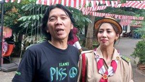 Bimo-Setiawan-Almachzumi-alias-Bimbim-Slank-bersama-istrinya-Reny-Setiawati.jpg