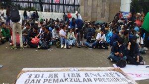 Demo-pelajar-mahasiswa-di-dpr-ri-83.jpg