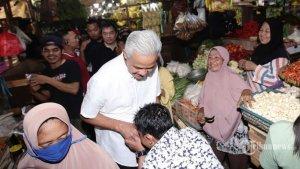 Ganjar-Pranowo-Blusukan-ke-Pasar-Ikan.jpg