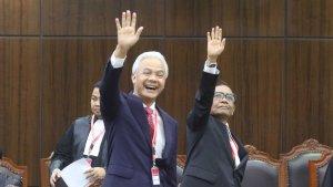 Ganjar-Pranowo-dan-Mahfud-MD-di-MK.jpg