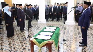 Gubernur-Andra-Soni-lantik-23-Pejabat-Pimpinan-Tinggi-Pratama-di-lingkungan-Pemprov-Banten.jpg
