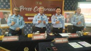 Imigrasi-Tangerang-Deportasi-Warga-Kenya.jpg