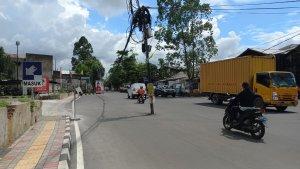 Kabel-Semrawut-di-Jalan-Kyai-Hasyim-Ashari.jpg