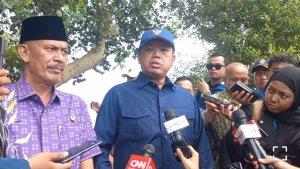 Menteri-ATRBPN-Nusron-Wahid-tinjau-pagar-laut.jpg