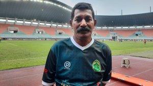 Pelatih-Persikabo-1973-U-20Abdul-Bahar-Lestaluhu.jpg