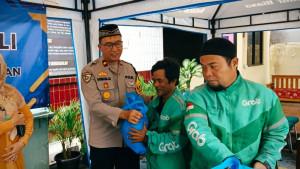 Polsek-Ciputat-Timur-menggelar-kegiatan-sosial.jpg