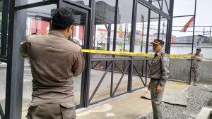 Satpol-PP-Tangerang-Selatan-segel-bangunan-tanpa-izin.jpg