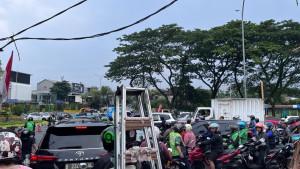 Suasana-Bunderan-Ciater-macet-parah.jpg