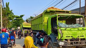 aktivitas-perjalanan-mobil-truk-tanah.jpg