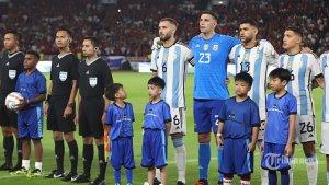 jan-ethes-bersama-kiper-argentina.jpg