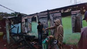 kebakaran-di-Jalan-Ciledug-Indah-1.jpg