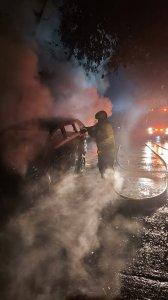 mobil-Toyota-Avanza-dengna-nomor-polisi-B-2643-TZH-terbakar.jpg