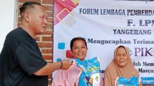 penyaluran-beras-gratis.jpg