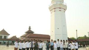 ziarah-ke-makam-Sultan-Maulana-Hasanudin-hut-banten.jpg