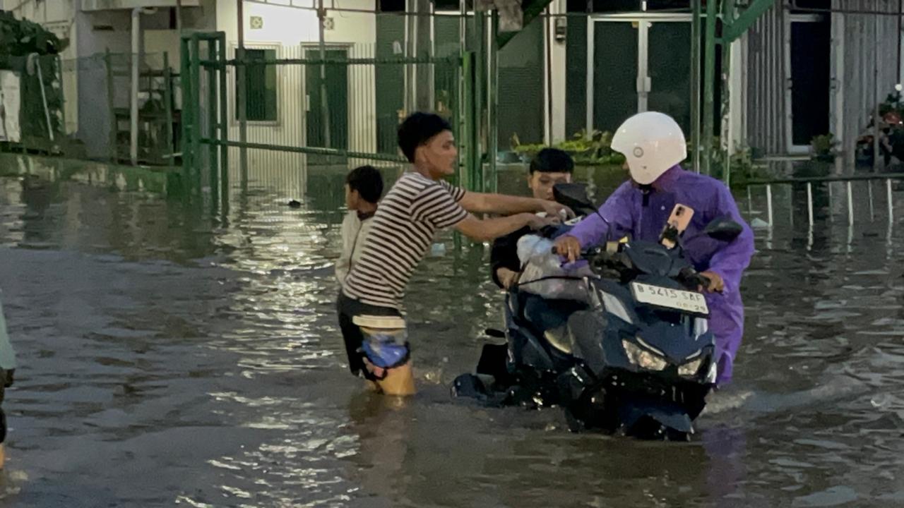 Banjir-Jalan-Ceger-Raya-221.jpg