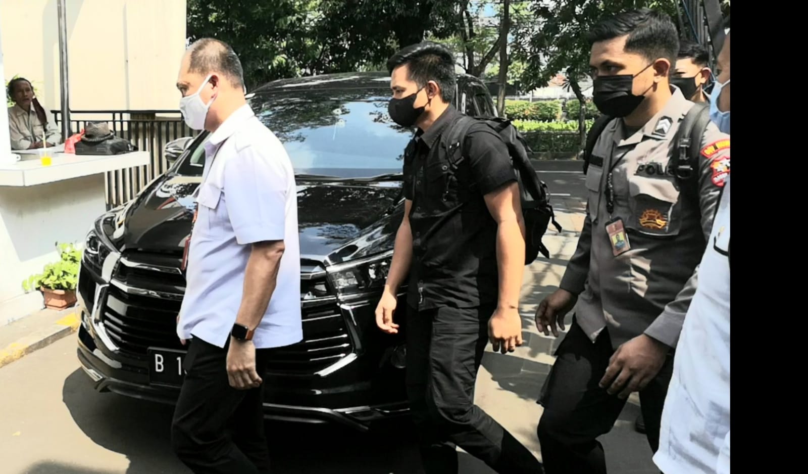 Bharada-Etengah-akhirnya-tiba-di-kantor-Komnas-HAM.jpg