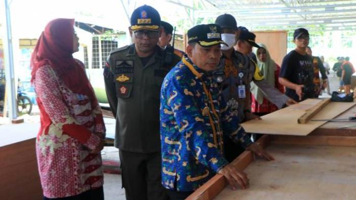 Pj Wali Kota Tangerang Puji Kreativitas Pedagang dalam Menata Lapak di Pasar Anyar Selatan dan Mambo