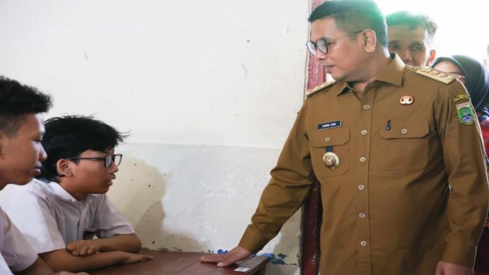 Gubernur-Banten-Andra-Soni-melakukan-kunjungan-ke-SMA-PGRI-56-Ciputat.jpg