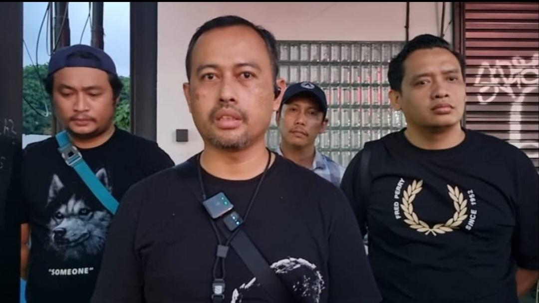 Pedagang Kerupuk di Tangsel Ditusuk Pisau Gegara Wilayah Berjualan