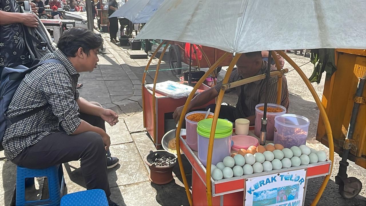 Jadi Favorit Anak Muda, Kerak Telor Milik Hasan Basri di Kota Tua Ternyata Sudah Ada Sejak 1992