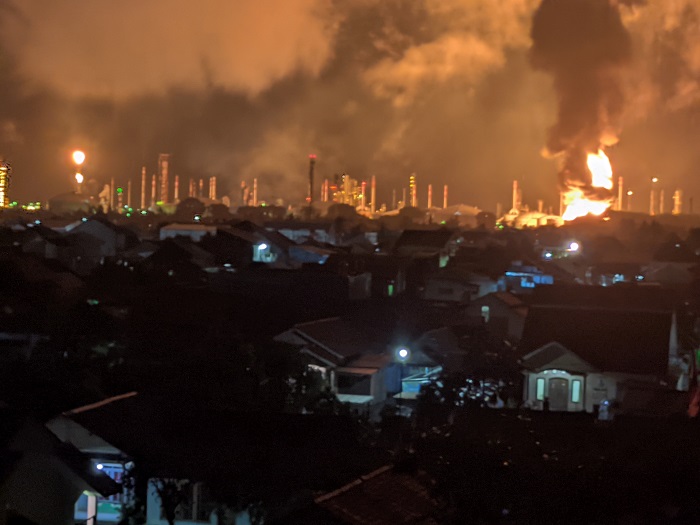 Kilang-minyak-Pertamina-di-Cilacap-Jawa-Tengah-terbakar-pada-Sabtu-13112021-malam.jpg