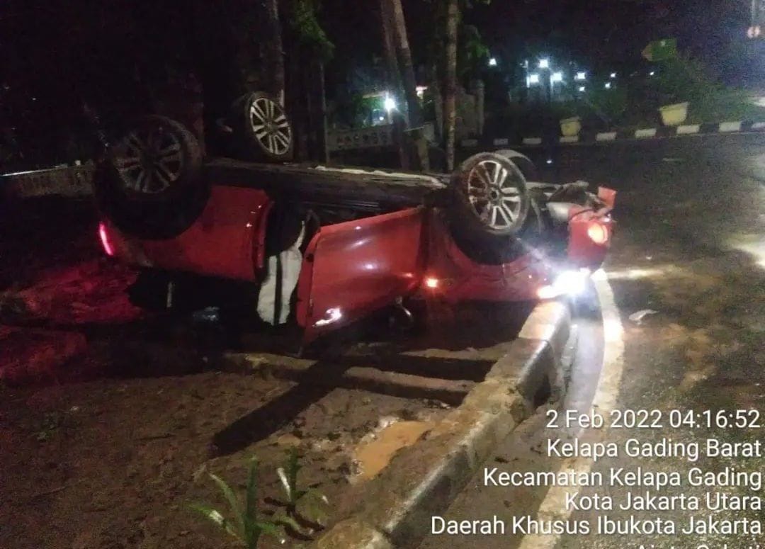 Mobil-Mini-Cooper-kecelakaan-di-Jalan-Gading-Kirana-Kelapa-Gading-Jakarta-Utara.jpg
