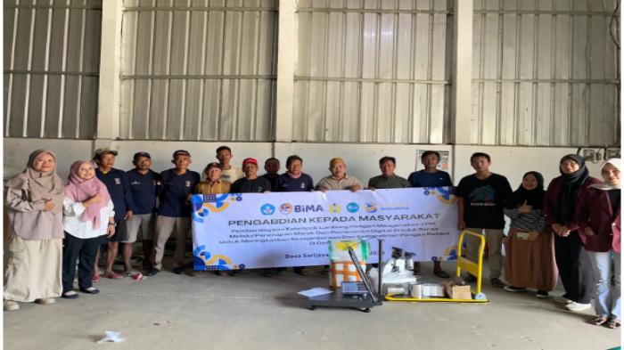 Universitas Singaperbangsa Karawang Latih Kelompok LPM Desa Sarijaya Digital Marketing Beras