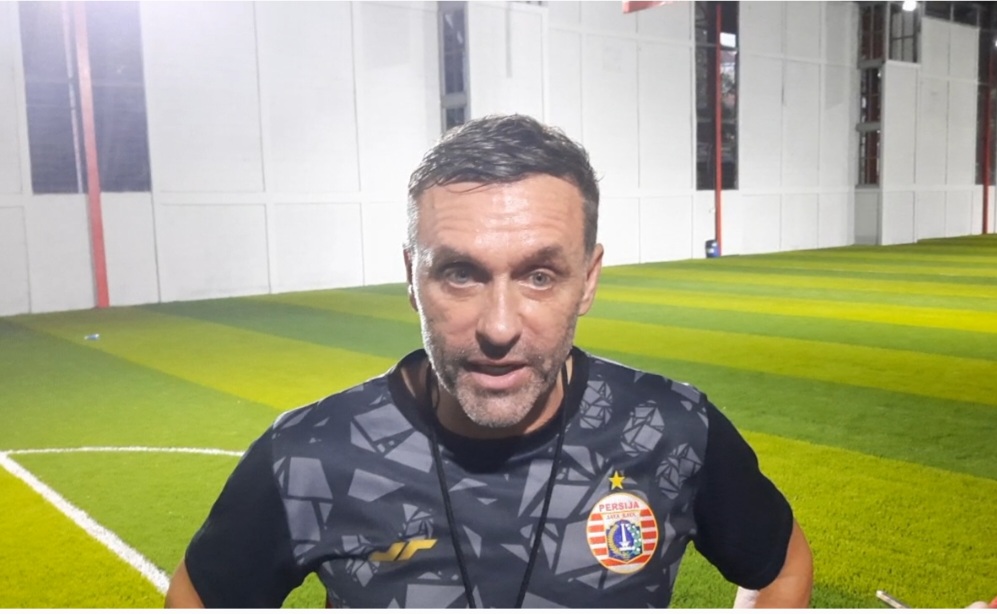 Pelatih-Persija-Jakarta-Thomas-Doll-saat-ditemui-awak-media-di-Nirwana-Park.jpg