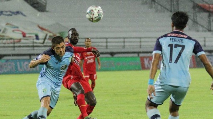 Sundulan Marco Motta Selamatkan Timnya dari Kekalahan