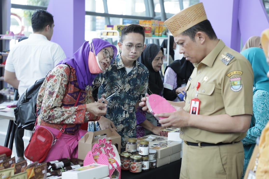 Promosikan Karya UMKM, Pemkab Tangerang Buka Gerai Pameran Produk Lokal di Bandara Soetta