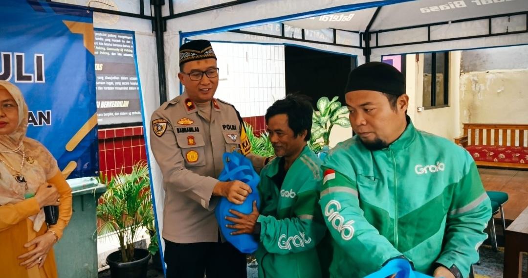 Polsek-Ciputat-Timur-menggelar-kegiatan-sosial.jpg