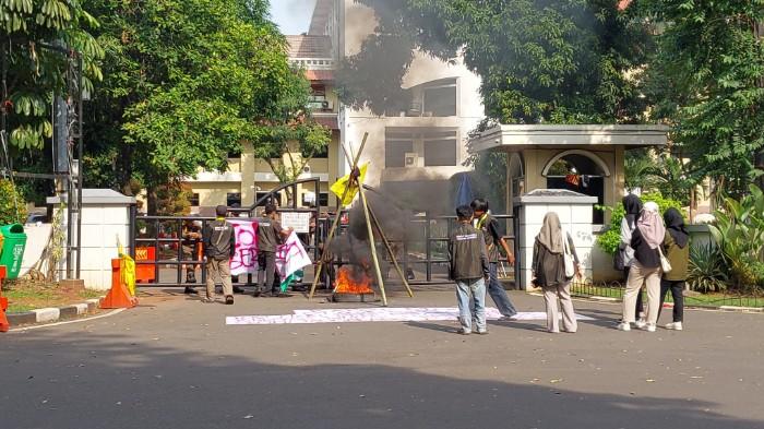 Tuntut dan Evaluasi Kinerja Pj Wali Kota Tangerang Selama Setahun, Semmi Geruduk Kantor Wali Kota