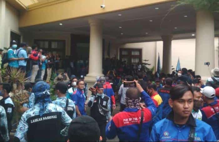 Wahidin Halim Minta Polisi Tindak Tegas Buruh yang Rusak Kantor Gubernur Banten