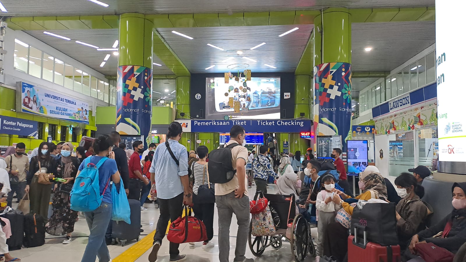 26 Kereta Api Jarak Jauh Tidak Berhenti di Stasiun Gambir Mulai Siang Ini