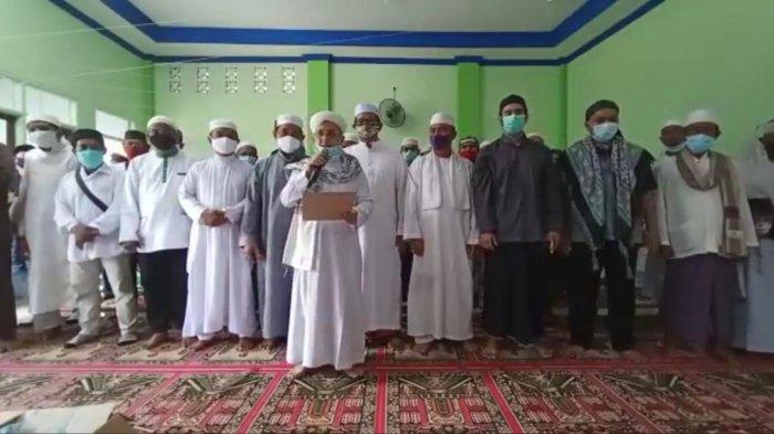 Suasana-deklarasi-Front-Persatuan-Islam-Kalimantan-Timur-dipimpin-langsung-oleh-Habib-Alwi-Baraqbah.jpg