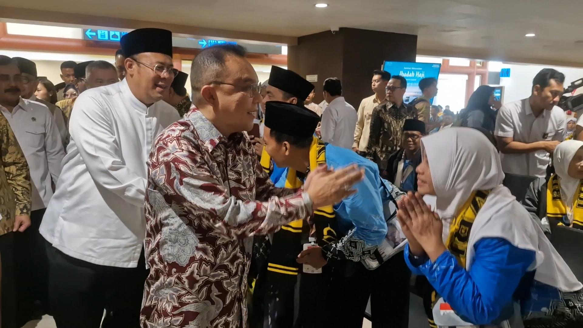 Wakil Ketua DPR RI Lepas Keberangkatan Kloter Perdana Jemaah Haji Banten