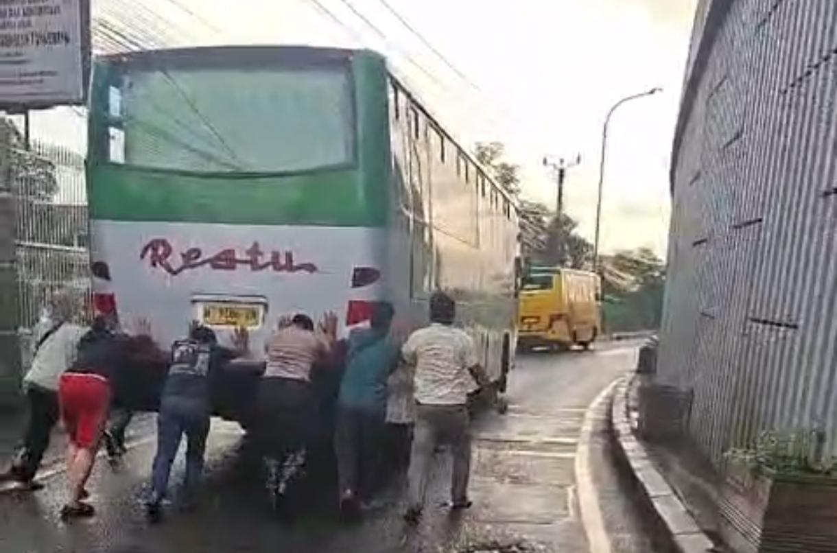 bus-mogok.jpg