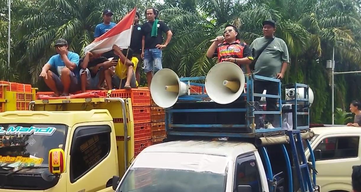 Harga Ayam Meroket, Sejumlah Pedagang Gelar Aksi Unjuk Rasa di Depan Kantor Bupati Tangerang